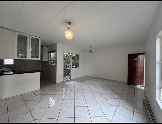 2 BEDROOM PROPERTY TO RENT IN POMONA